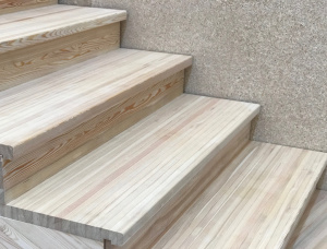 Цельноламельные ступени из древесины Лиственница сибирская 40 мм x 300 мм x 900 мм