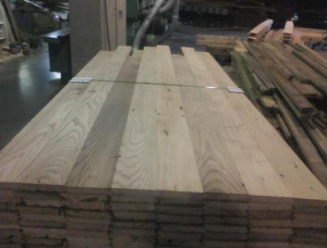 22 mm x 90 mm x 10 mm KD S4S Heat Treated Chestnut Lumber