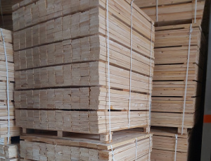 Palettenholz Fichte-Kiefer (S-P) 17 mm x 78 mm x 1.1 m