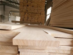 European Pine Lumber KD 22 mm x 100 mm x 157 in