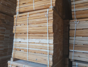Palettenholz Espe/Zitterpappel 18 mm x 90 mm x 11 m