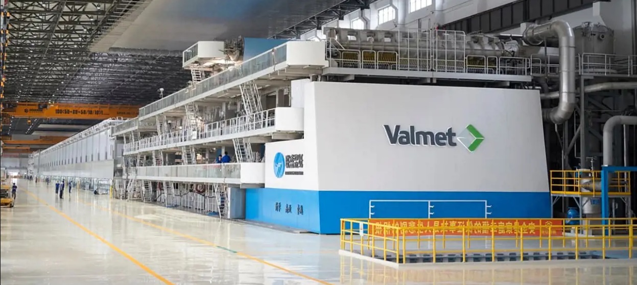 Liansheng Pulp & Paper starts up  coated board making line in China