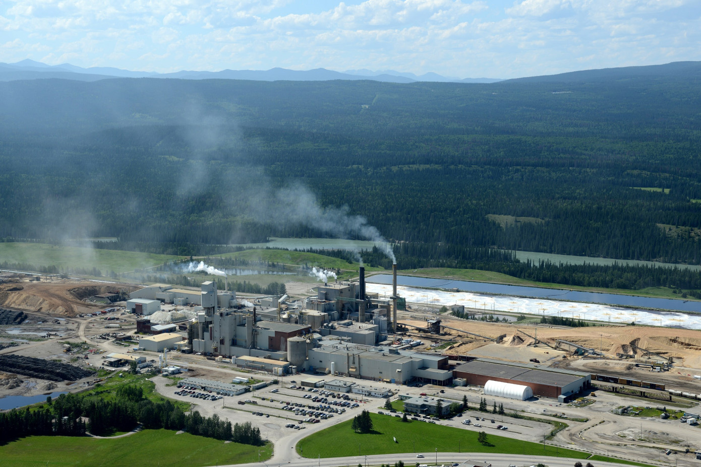 West Fraser завершила продажу целлюлозного завода в Канаде