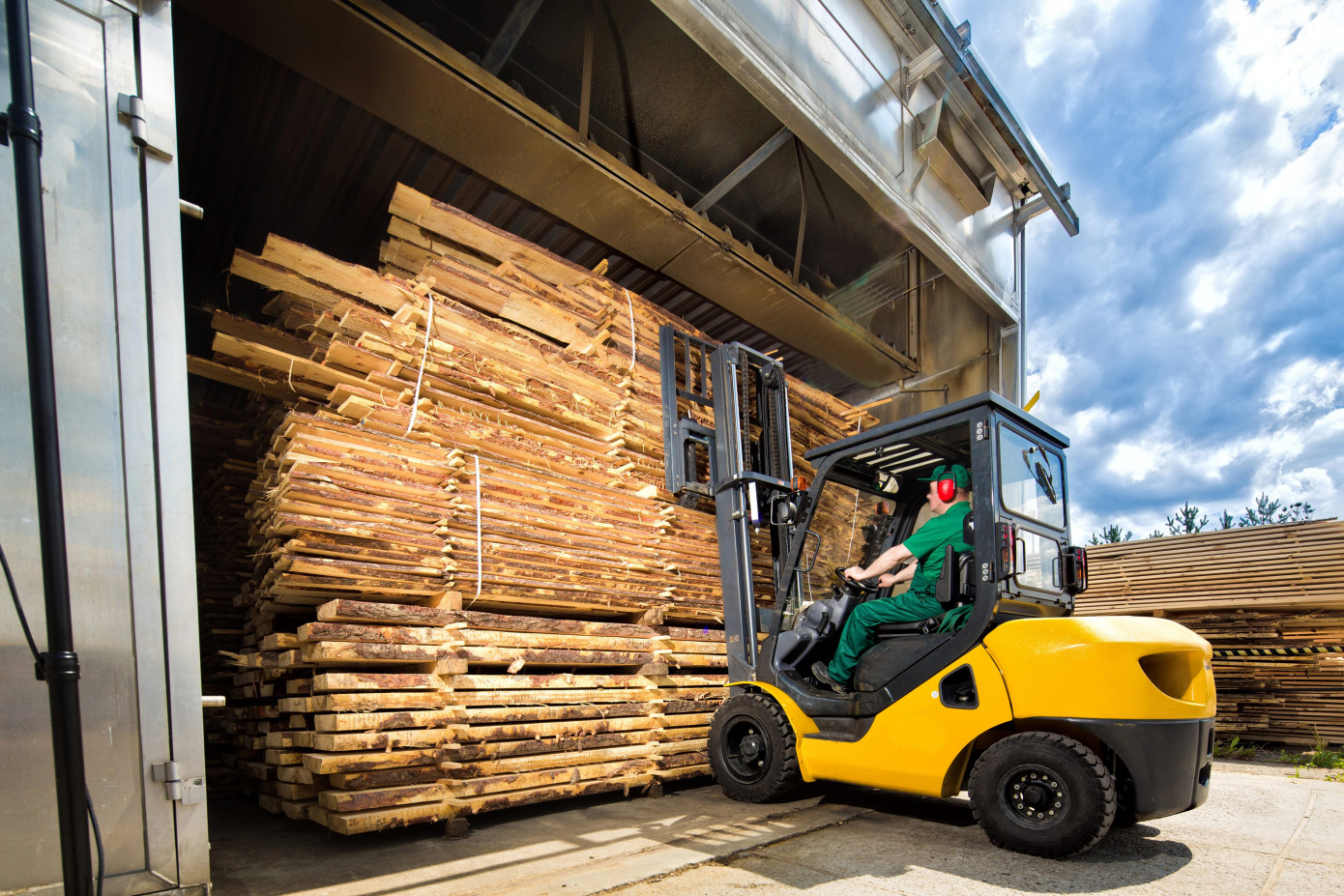 European suppliers gain share of U.S. softwood lumber imports as Canada declines