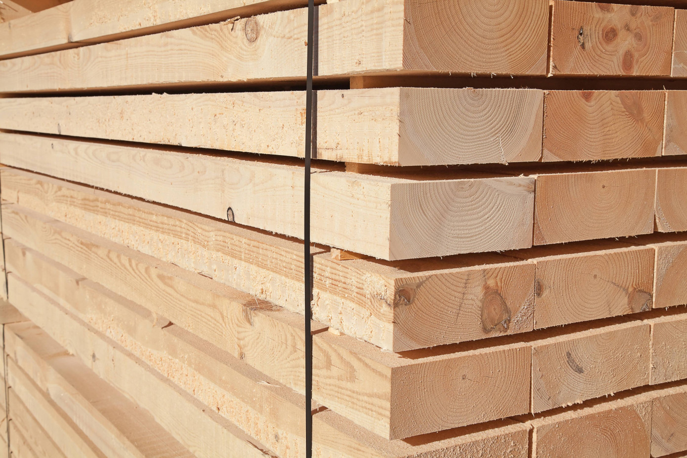 Canadian sawmills decrease lumber production 1.1% in April