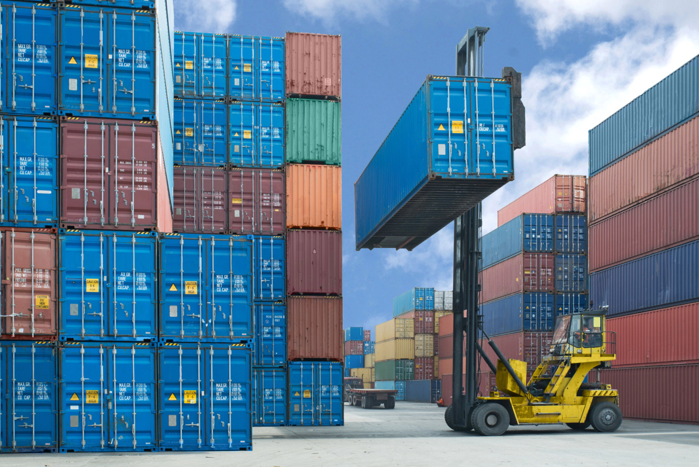 Trump orders 10% tariff on all imports and up to 34% on key countries as trade deficit hits $1.2 trillion