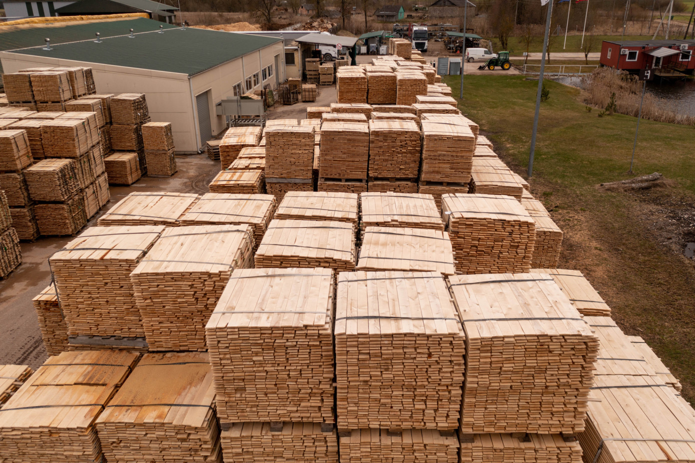 Canadian lumber production decreased by 22.6% Y-o-Y in December