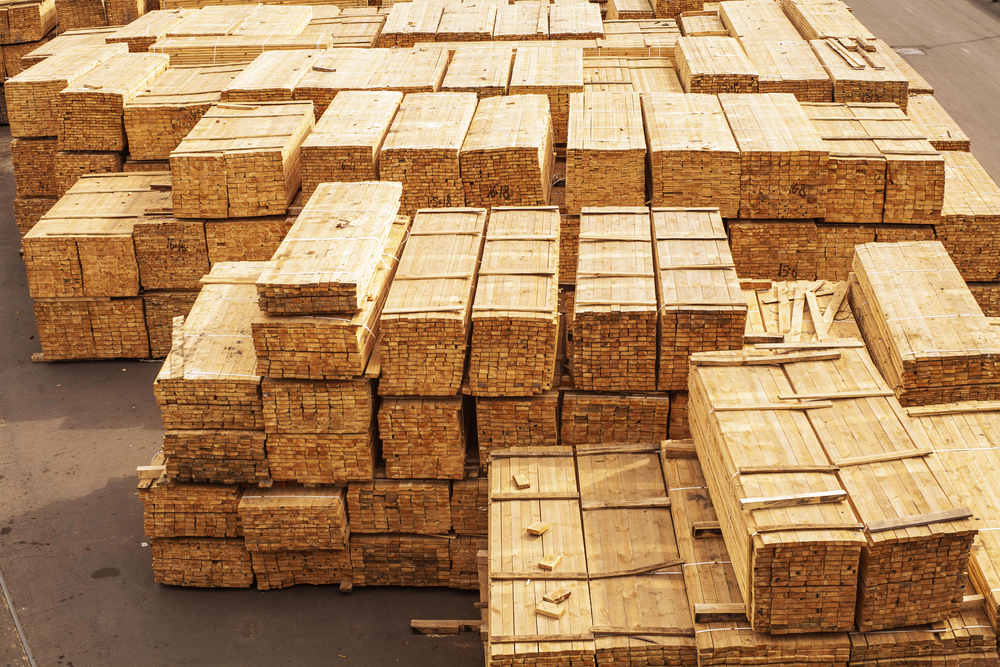 Global trade of softwood lumber fell about 10% in 1H 2022