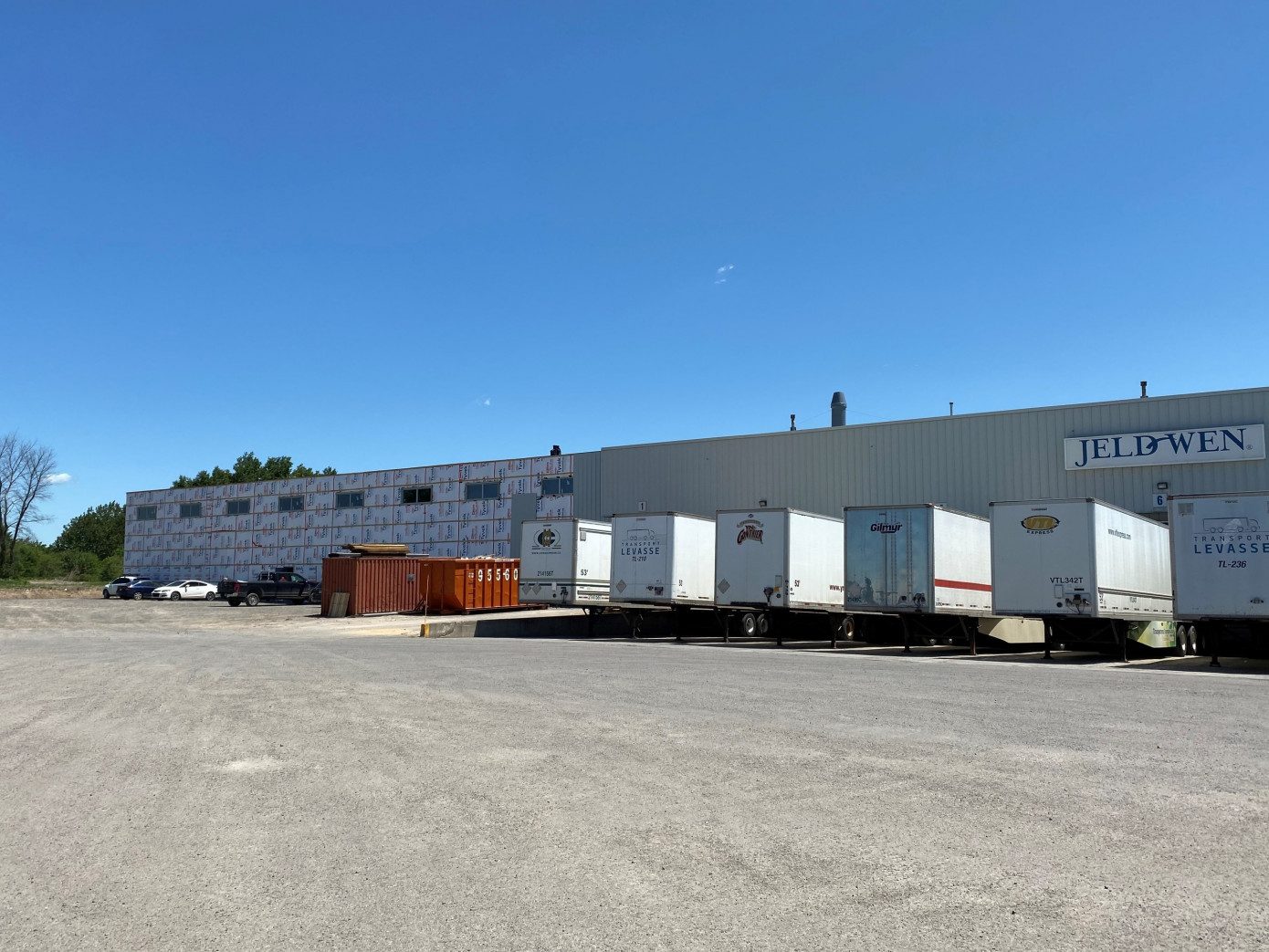 Jeld-Wen модернизирует два завода в Канаде