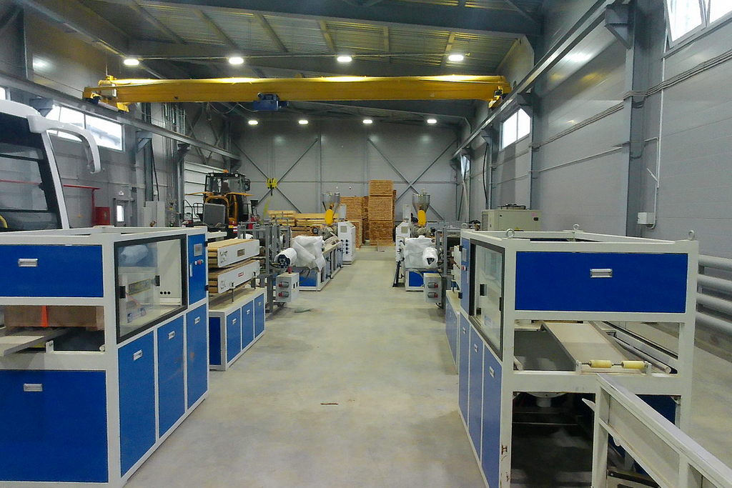 На заводе интерьерных элементов в Карелии завершается монтаж оборудования