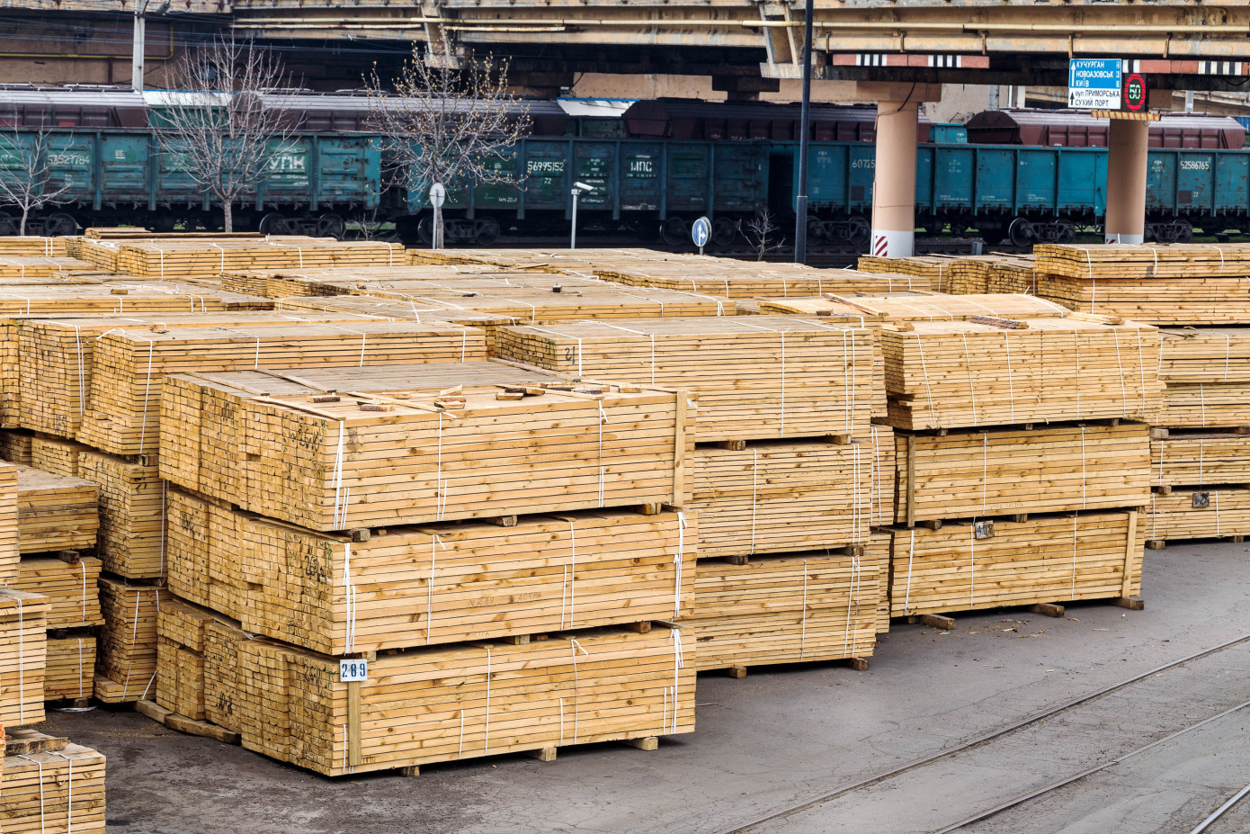 In March, price for softwood lumber imported to U.S. up 3%