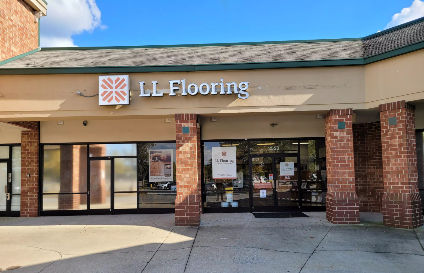 В 4 кв. 2023 г. продажи LL Flooring снизились на 20%