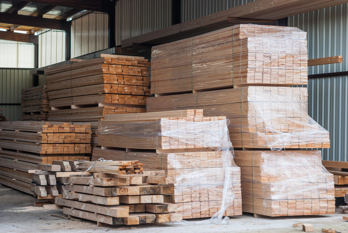 Canadian lumber output falls 1.9% in August