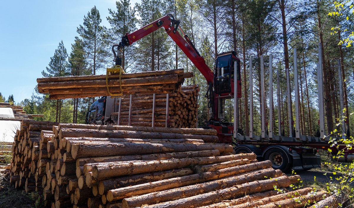 Hiab announces second next generation LOGLIFT forestry crane