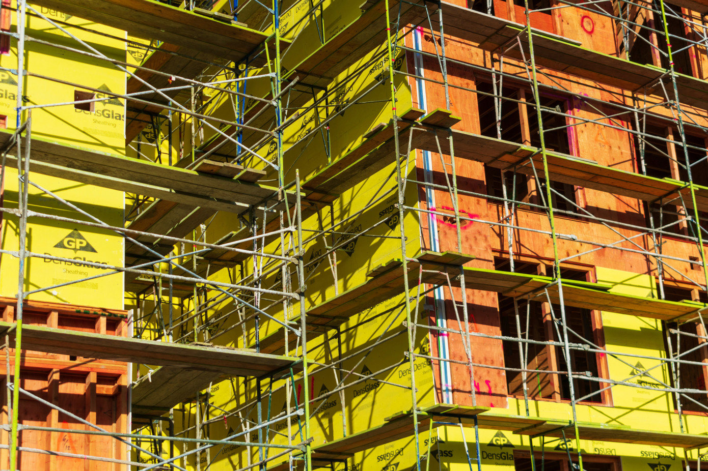 China’s real estate investment rises 2.1-fold in March, still 12% lower than a year ago