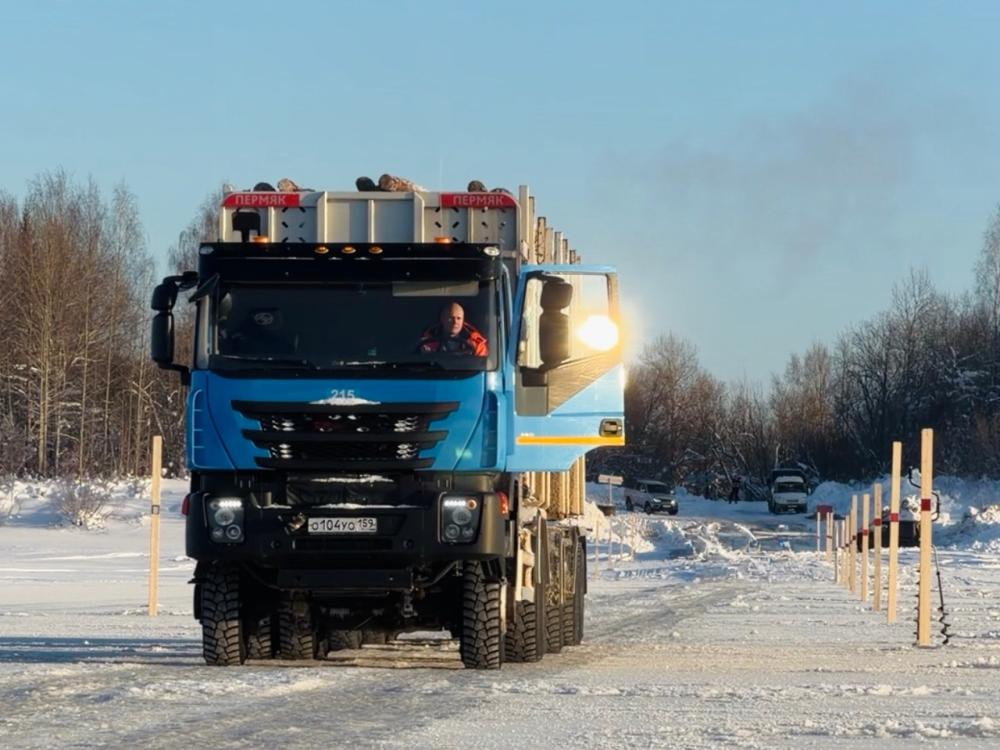 «Соликамскбумпром» построил две ледовые переправы