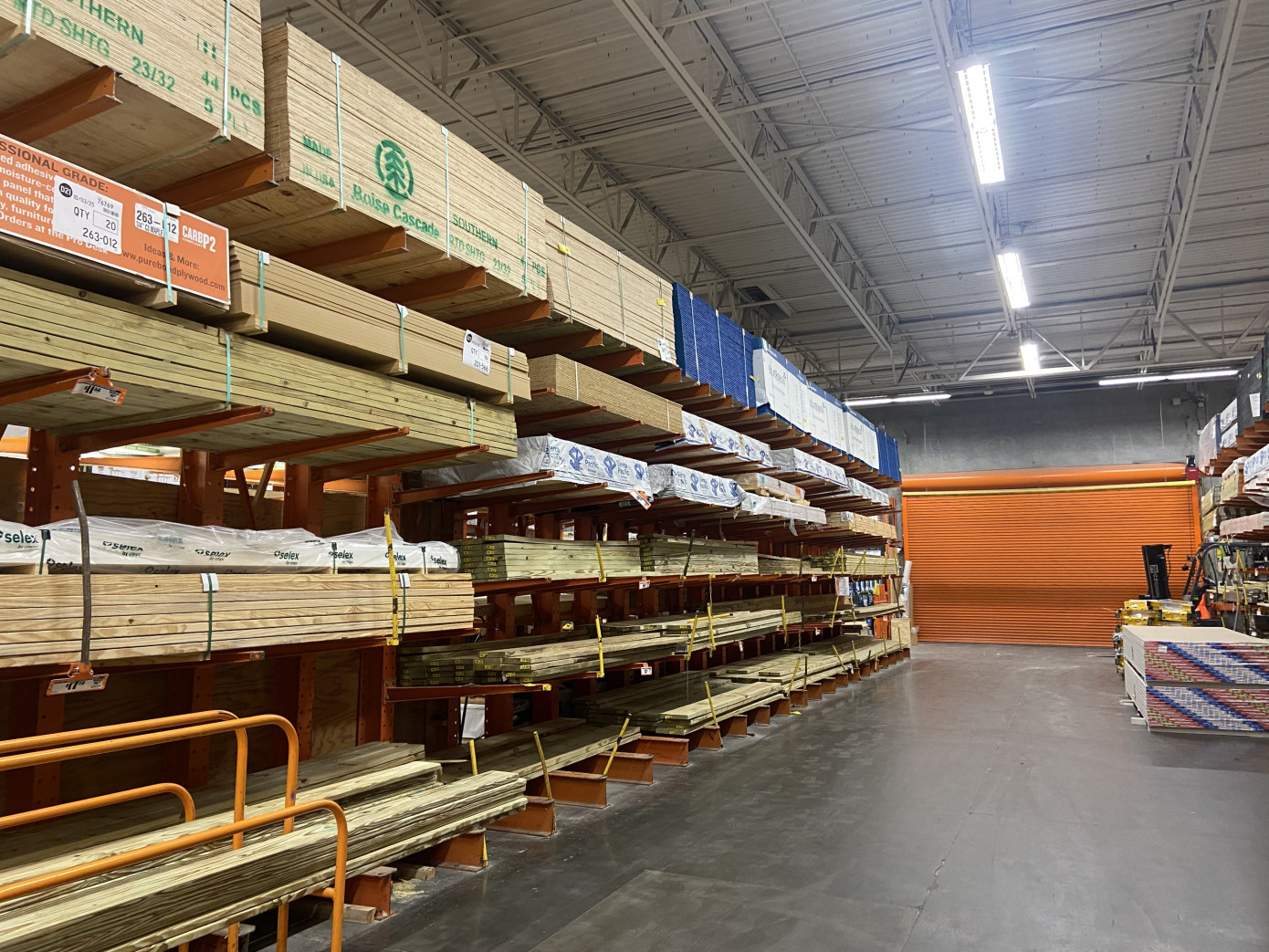 Home Depot прогнозирует замедление роста