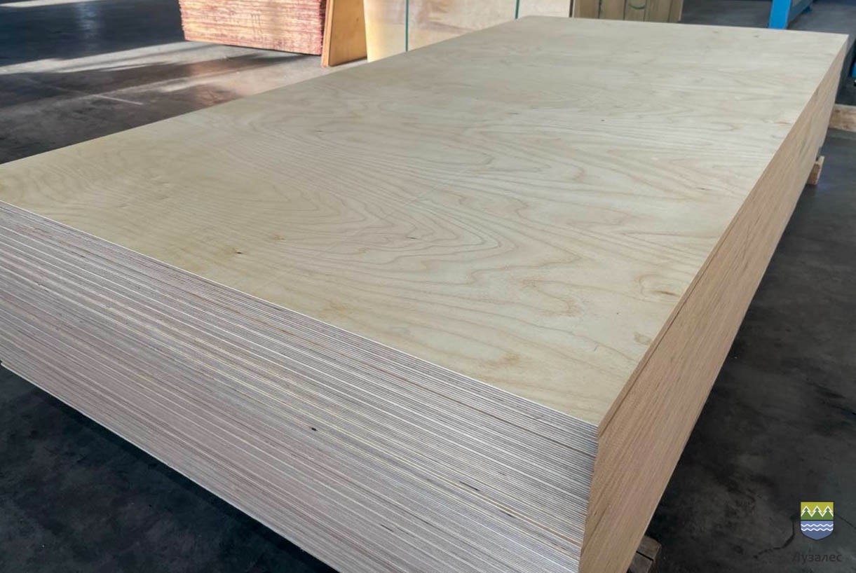 «Лузалес» произвела первую партию фанеры