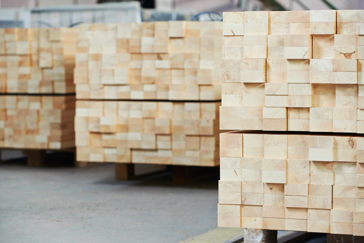 Prices for cedar lumber decrease 1% in Japan in May as spruce/fir rises by the same margin