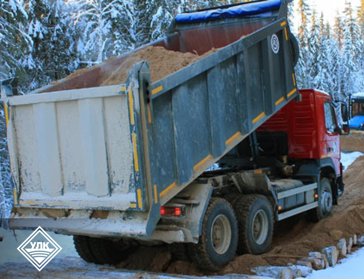 Вельский леспромхоз продолжает строительство зимних лесных дорог