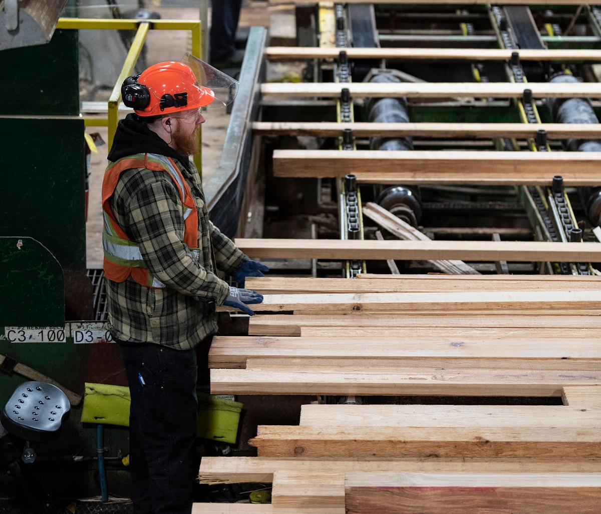 Western Forest Products to temporarily reduce lumber production by 20 million board feet in December