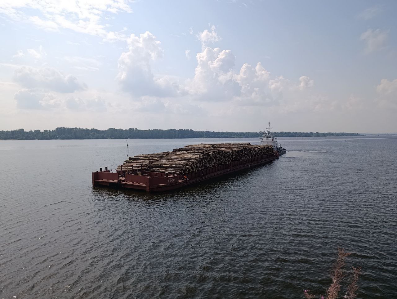 Речной флот доставил на комбинат «Кама» более 23 тыс. м3 леса