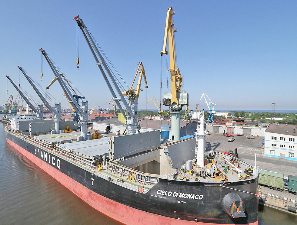 Морской порт Санкт-Петербург отгрузил рекордную партию топливных пеллет