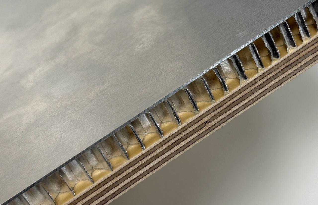 «Свеза» в Санкт-Петербурге начала производство композитных напольных покрытий для транспорта