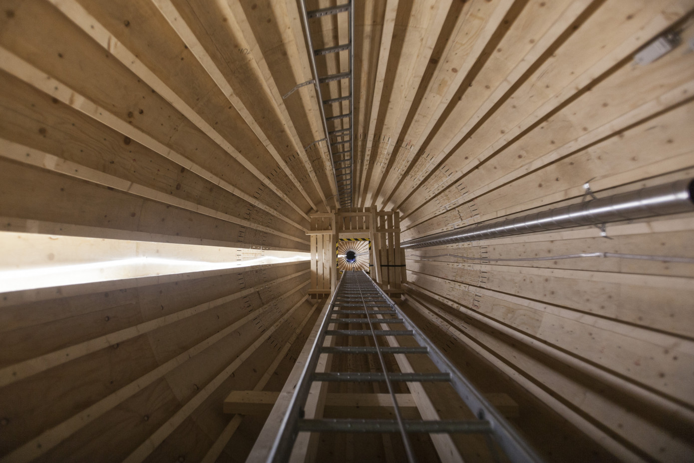 В Швеции установлен первый ветрогенератор из древесины
