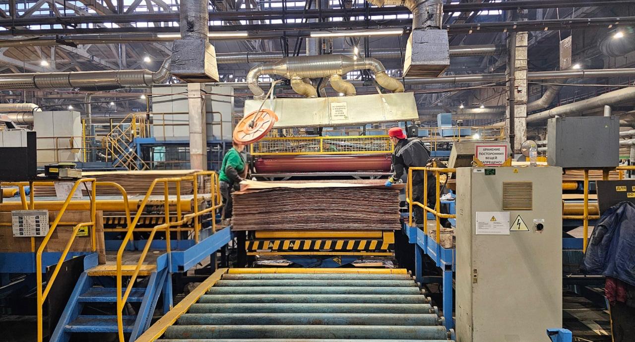 «Свеза» ввела в эксплуатацию первую российскую станцию для сборки 8-футовой фанеры