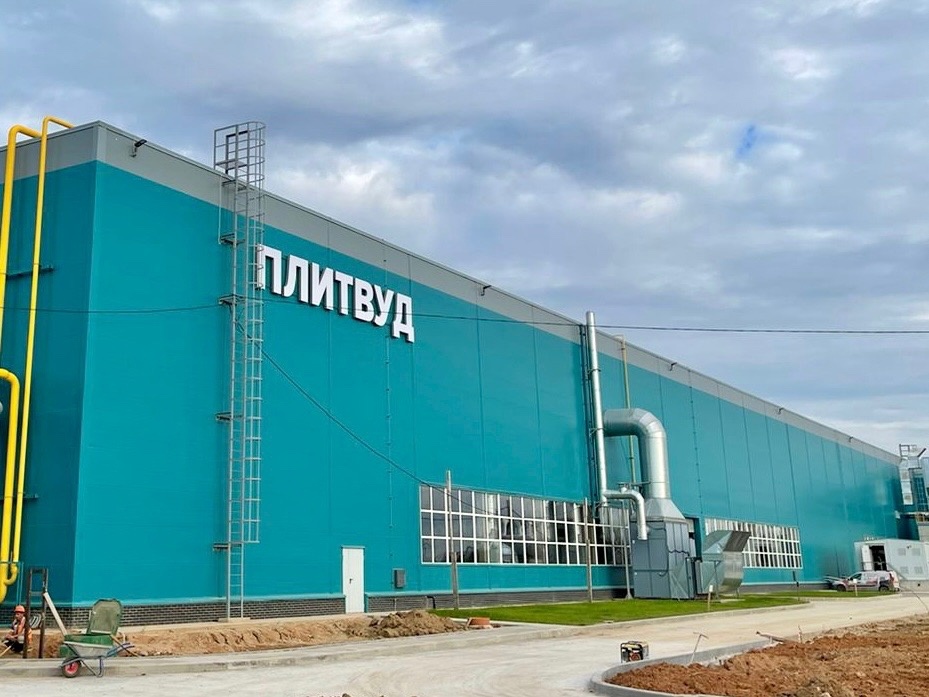 Компания «Плитвуд» открыла завод по производству фанеры в Вологодской обл.