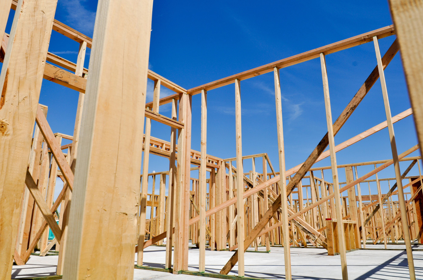 U.S. single-family housing construction drops 1.1% as multifamily slips 0.1% in April