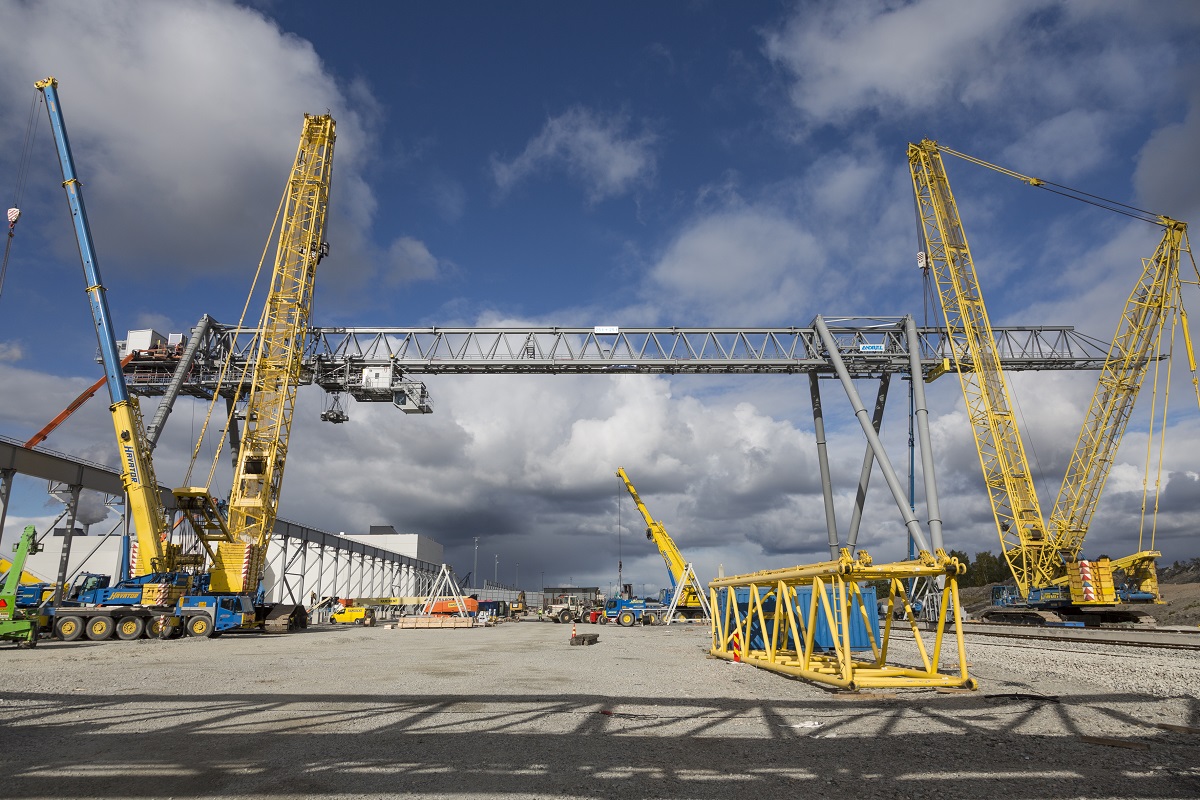 Metsä Fibre’s Kemi bioproduct mill lifts up world’s first autonomous logyard cranes supplied by Andritz