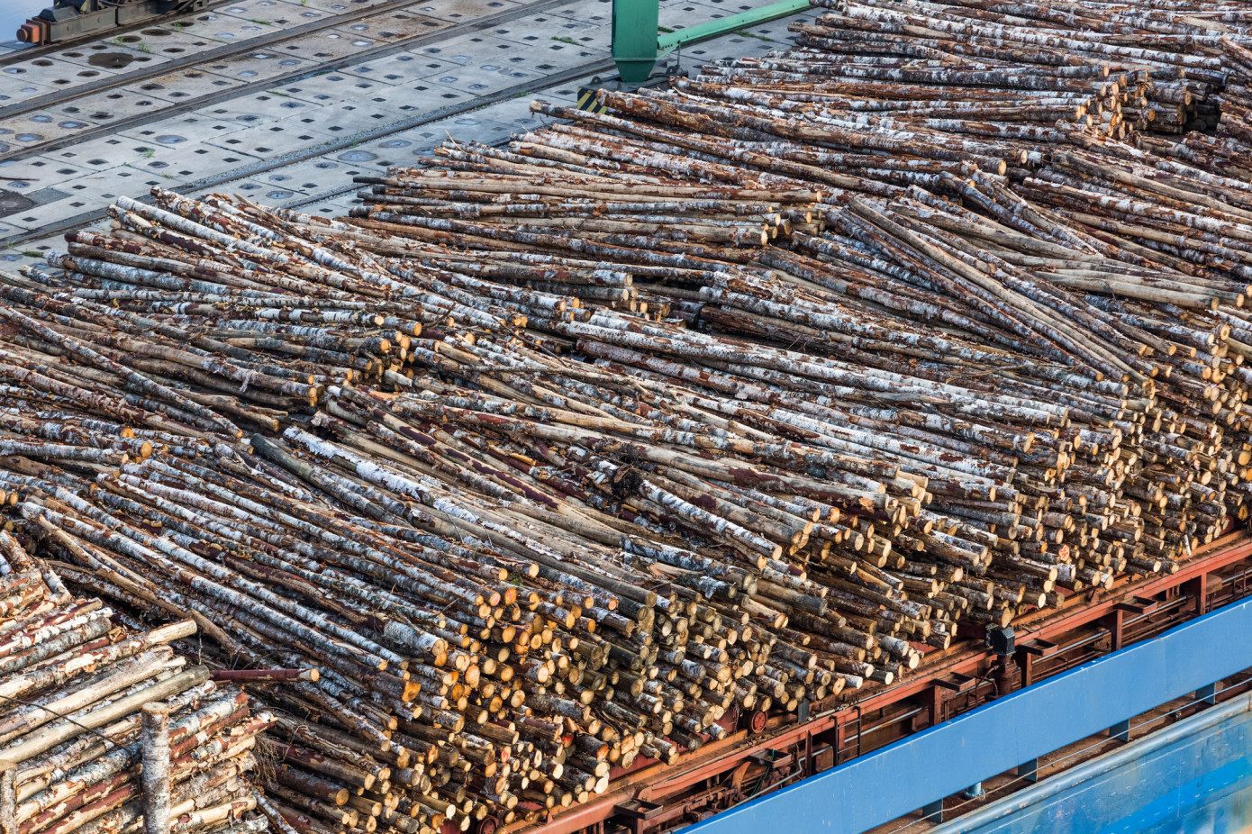 Log demand in China slightly improves while prices decline
