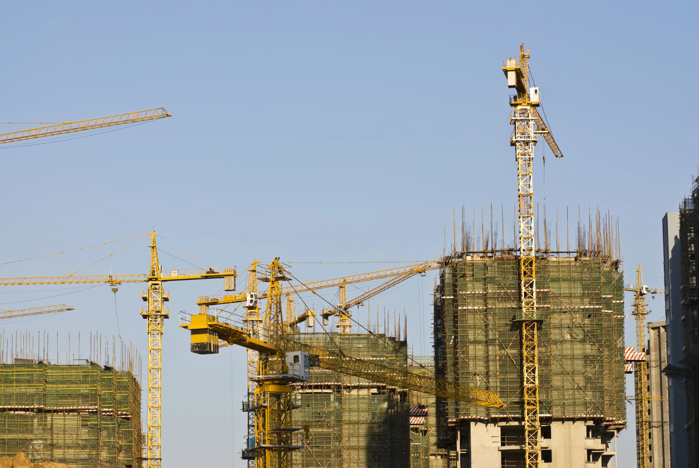 China’s real estate investment falls 14% in November