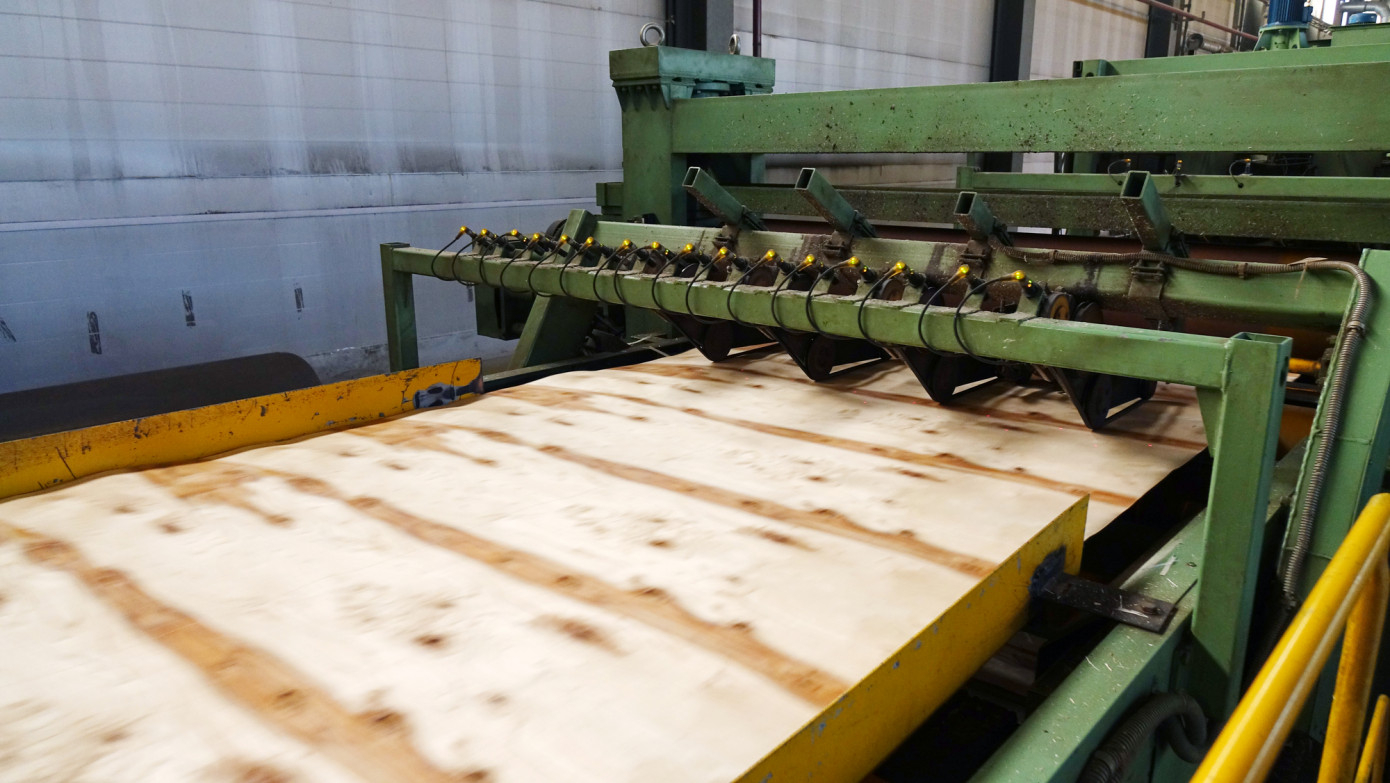 Russia"s plywood production decreases by 36.5% in January-February
