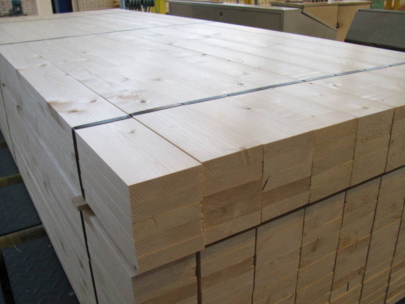 Соломенский лесозавод увеличит объемы лесопиления