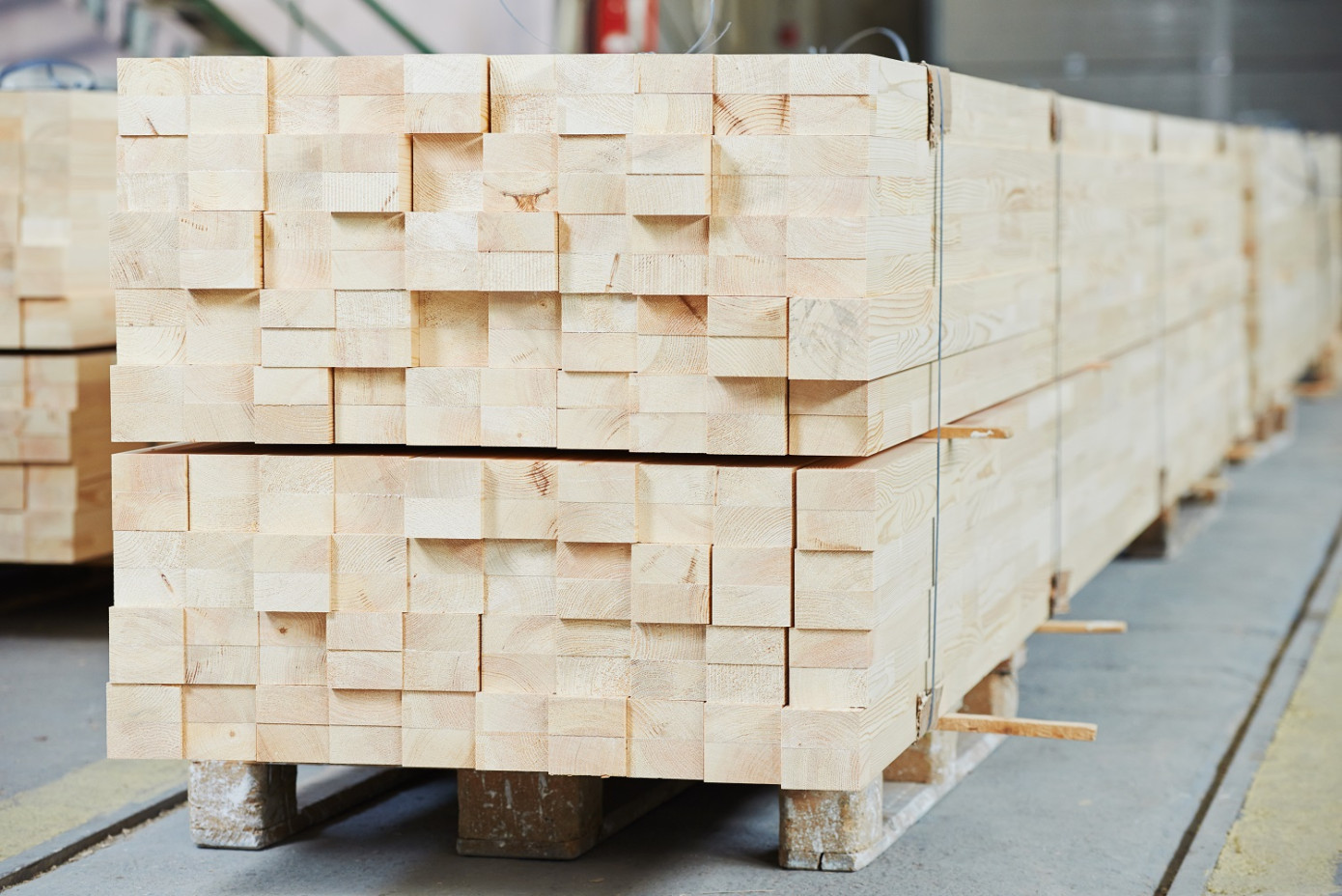 Russian lumber exports fall by quarter in 2022