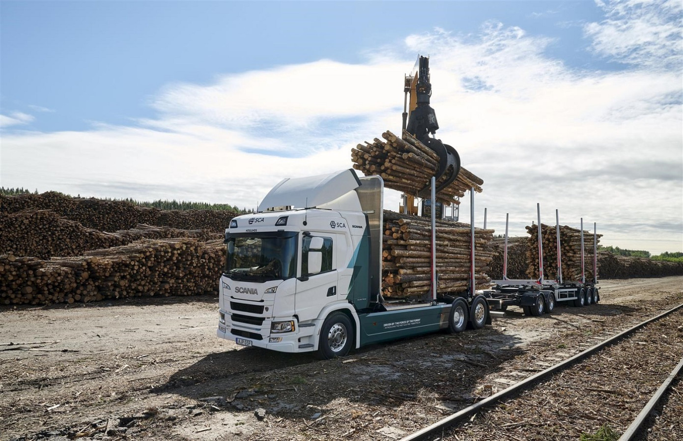 SCA and Scania developed world"s first electric timber truck