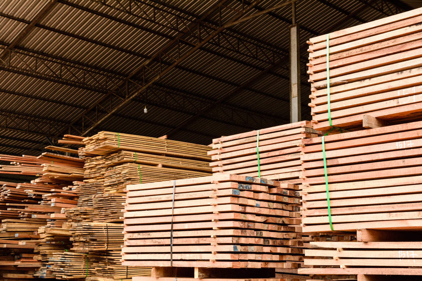 Canada challenges U.S. decision to uphold tariffs on softwood lumber under free trade deal
