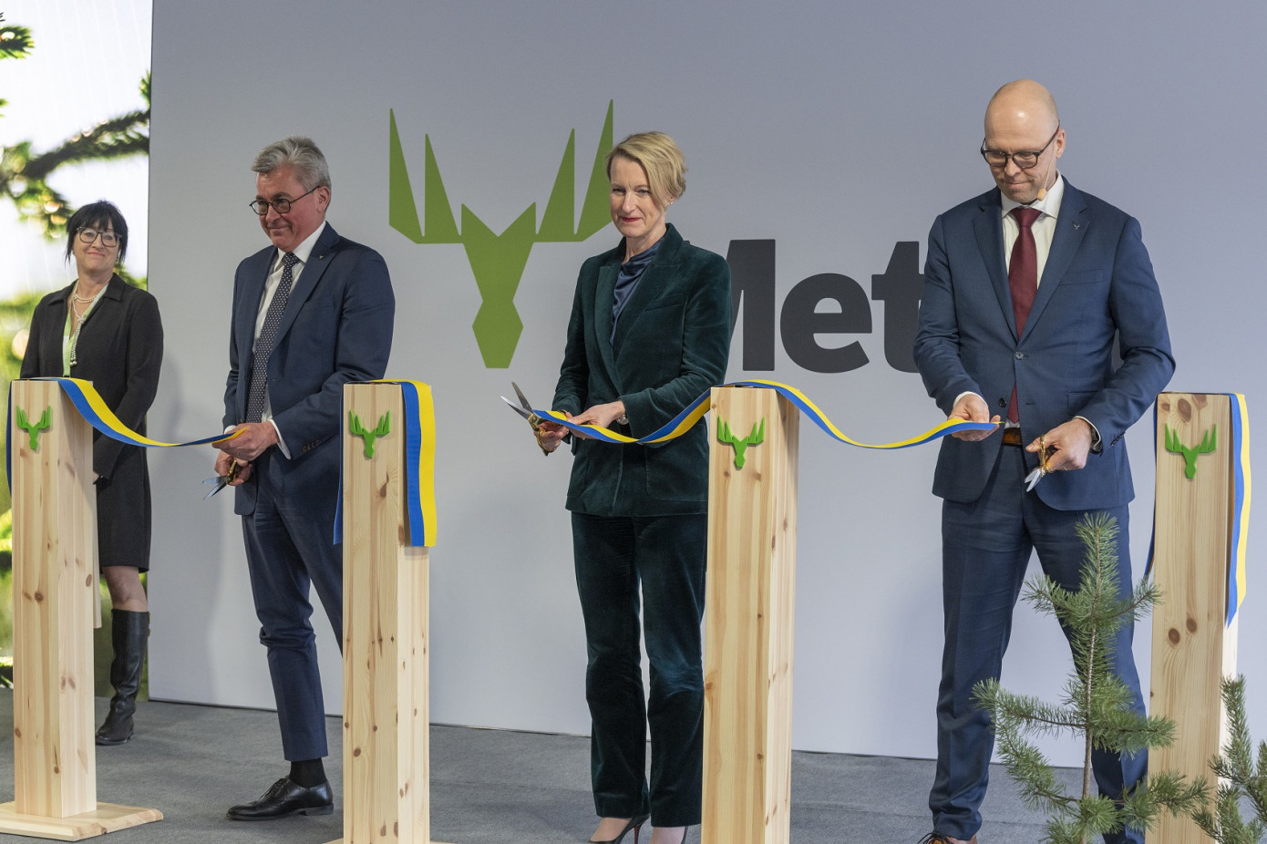 Metsä Board inaugurates Europe"s largest folding boxboard machine in Husum, Sweden