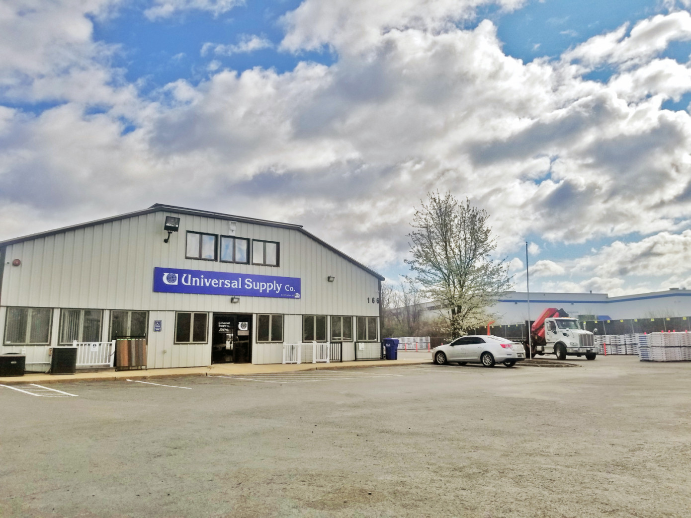 US LBM expands in Connecticut with new roofing and siding location
