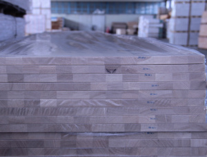 Цельноламельный мебельный щит Ясень 40 мм x 600 мм x 1500 мм