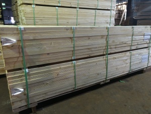 50 mm x 150 mm x 3660 mm  Eingefasstes Brett Taeda Pine R/S KD