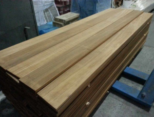 200 mm x 300 mm x 4000 mm  建築材 白梧桐木 R/S KD