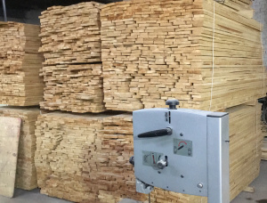 28 mm x 106 mm x 3000 mm KD S4S  Birch Lumber