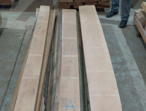 26 mm x 250 mm x 210 mm 毛邊板 榉木
