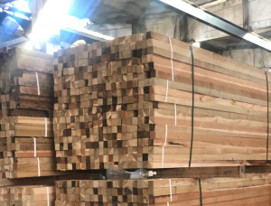 35 mm x 40 mm x 2000 mm  Eingefasstes Brett Sibirische Lärche R/S GR