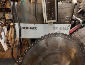 Автоматический заточной станок Vollmer CHC 020 для заточки дисковых пил с твердосплавными напайками.