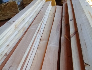 50 mm x 150 mm x 4000 mm  Eingefasstes Brett Taeda Pine R/S KD